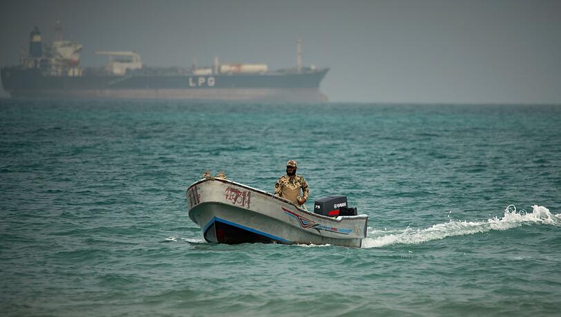 Der Bab al-Mandab verbindet das Rote Meer mit dem Golf von Aden und ist damit Teil einer f&uuml;r den Welthandel enorm wichtigen Schifffahrtsroute. (Archivfoto)