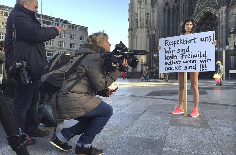 Milo Moire: die Bilder von ihrem Nackt-Protest in Köln.