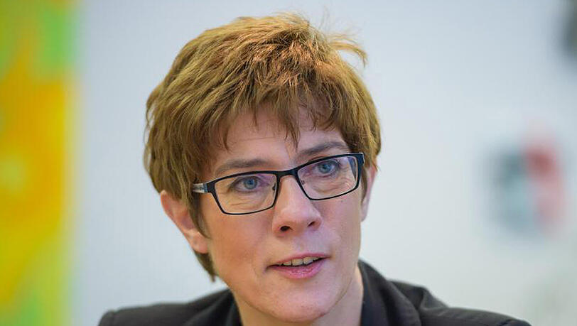 Kramp-Karrenbauer: "Wahlkampfauftritte, die den inneren Frieden in unserem Land gefährden, gehören verboten". Kramp-Karrenbauer: "Wahlkampfauftritte, die den inneren Frieden in unserem Land gefährden, gehören verboten".