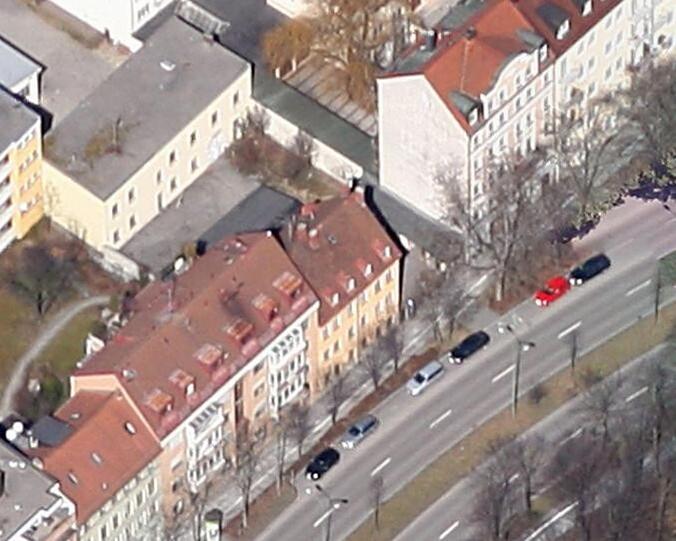 Das Eckhaus wurde schon im Jahr 2013 abgerissen &ndash; der Flachbau dahinter steht noch da. Dazwischen nun viel Brachfläche.