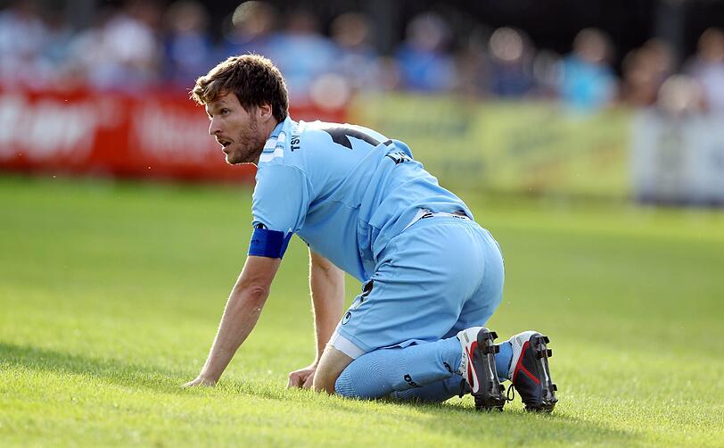 Der TSV 1860 kommt beim Landesligisten Aichach zu einem mühsamen 3:1. Neben Necat Aygün feiert auch Collin Benjamin sein Comeback. Und Ersatzkeeper Tank durfte Stürmer spielen. Die Bilder von der Partie.