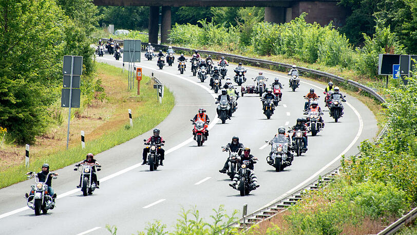 Dutzende Biker auf der Straße: So hätte es am Samstag auch in München aussehen können. Doch das KVR erteilte der Demo eine Absage. (Archivbild)