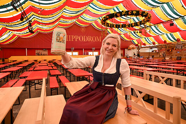 Tina Krätz, Wirtin des Hippodrom-Festzelt veranstaltet in diesem Jahr einen bayerisch-italienischen Abend in ihrem Zelt. Tina Krätz, Wirtin des Hippodrom-Festzelt veranstaltet in diesem Jahr einen bayerisch-italienischen Abend in ihrem Zelt.