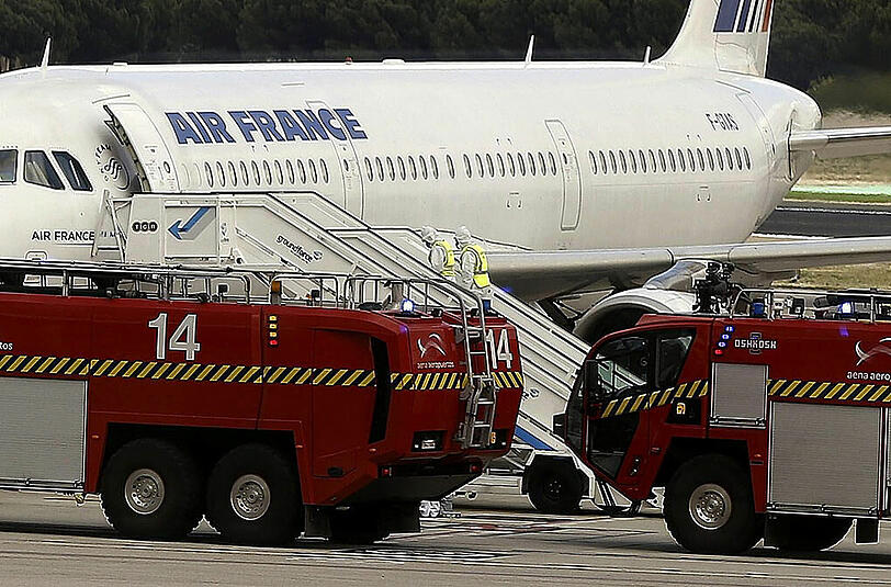 Ebola-Alarm: Eine Passagiermaschine der Air France steht am Donnerstag auf dem Flughafen der spanischen Hauptstadt Madrid.