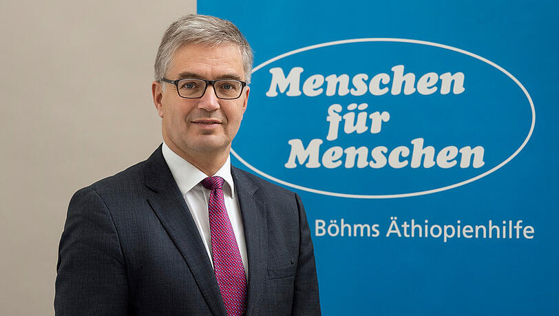 Dr. Sebastian Brandis (49) - neuer Vorstand der Stiftung Menschen für Menschen. Dr. Sebastian Brandis (49) - neuer Vorstand der Stiftung Menschen für Menschen.