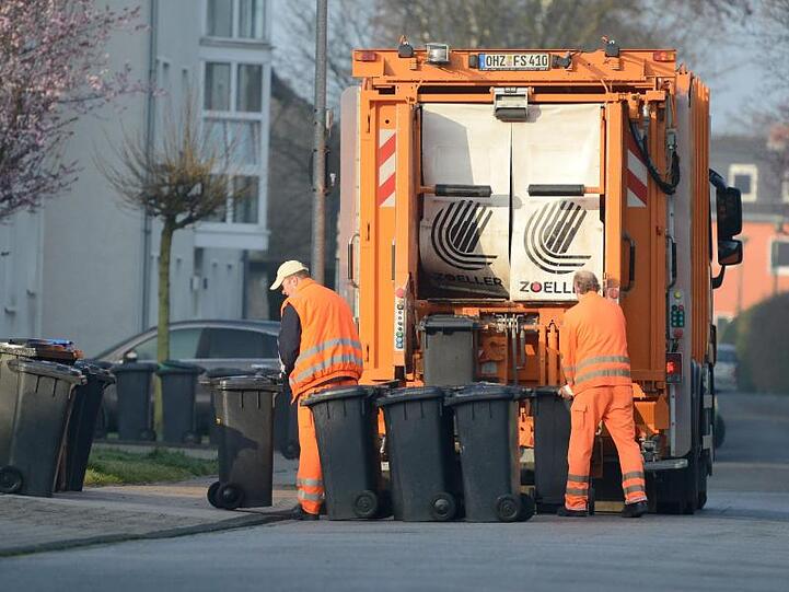 In der Coronakrise haben auch Entsorgungsunternehmen wie Müllabfuhren Probleme beim Nachschub von Schutzkleidung und Desinfektionsmitteln.