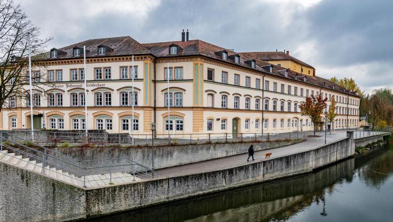 Das sanierungsbedürftige Gebäude des Stadttheaters Landshut an der Isar.