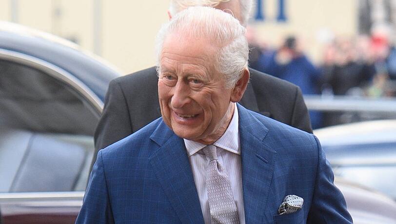 König Charles begann nur zwei Monate nach seiner Krebsdiagnose wieder mit der Arbeit. König Charles begann nur zwei Monate nach seiner Krebsdiagnose wieder mit der Arbeit.