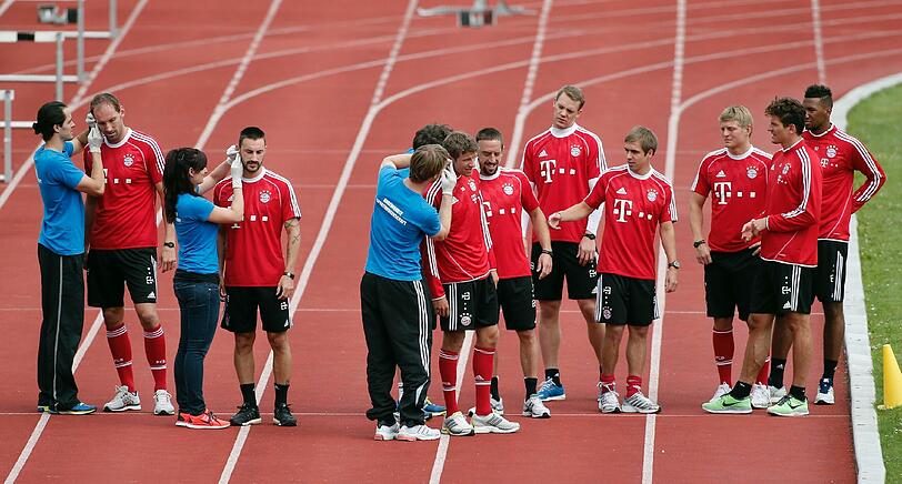 Einen Tag nach dem ersten Training unter Pep Guardiola müssen Bayern-Spieler zum Laktattest ran: Erst schwitzen, dann pieksen - die Bilder aus dem Olympiastadion