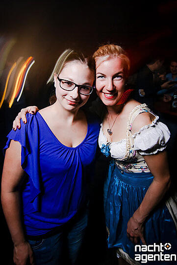 Auch in der Nachtgalerie ging es beim "Rumschmus'n" heiß her! Mehr Bilder unter: href="http://www.nachtagenten.de/event/19.09.2015/nachtgalerie/rumschmus-n.332481.html