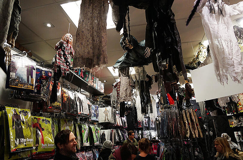 Der Halloween Gore Store bietet alles, was das Herz eines Horror-Fans begehrt.