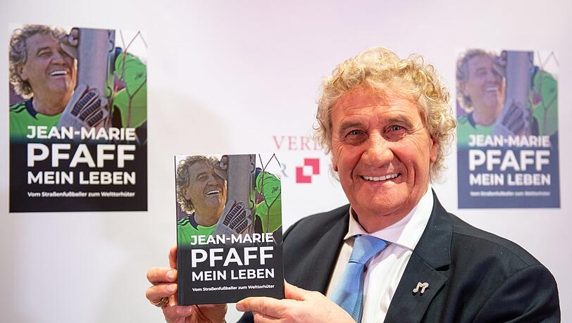 "Mein Leben - vom Straßenfußballer zum Welttorhüter": Jean-Marie Pfaff bei der Buchvorstellung in München.