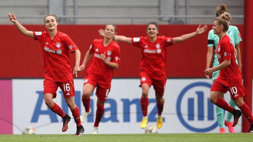 Die Frauen des FC Bayern jubeln gegen die TSG Hoffenheim