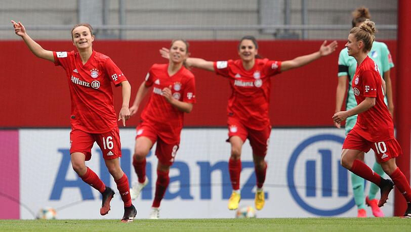 Die Frauen des FC Bayern jubeln gegen die TSG Hoffenheim Die Frauen des FC Bayern jubeln gegen die TSG Hoffenheim