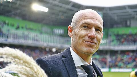 Mit Krawatte statt Fußballschuhen: Arjen Robben hat seine große Karriere beendet.