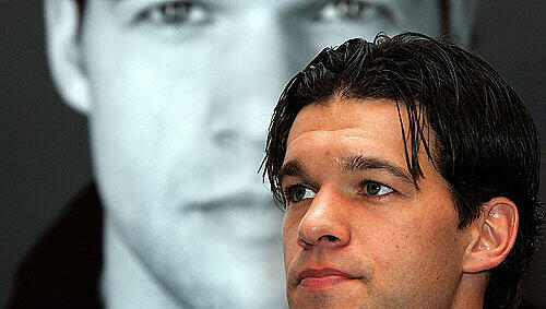 Den doppelten Ballack könnte auch das DFB-Team gebrauchen Den doppelten Ballack könnte auch das DFB-Team gebrauchen