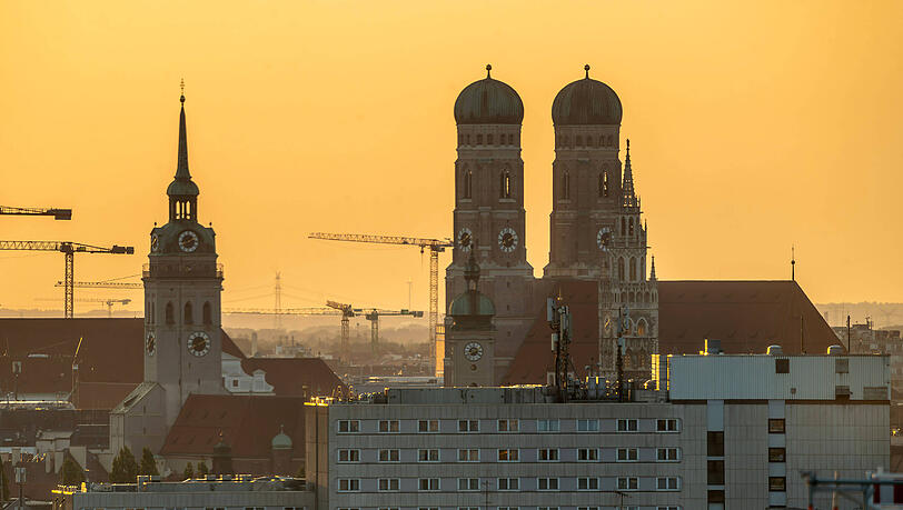 Am Freitag und Samstag wird es nochmal richtig warm in München und Bayern. Am Freitag und Samstag wird es nochmal richtig warm in München und Bayern.