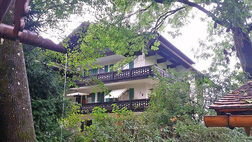 Der Blick von Tremmels Backstube zum Haus, in dem der Nachbar, der sich beschwert, seine Wohnung hat. Der Blick von Tremmels Backstube zum Haus, in dem der Nachbar, der sich beschwert, seine Wohnung hat.