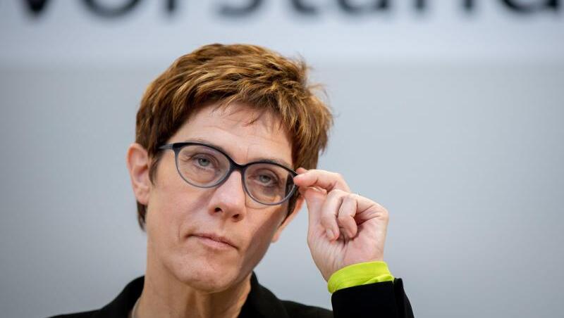 Annegret Kramp-Karrenbauer sieht in Deutschland kein Potenzial für die "Gelbwesten"-Bewegung. Annegret Kramp-Karrenbauer sieht in Deutschland kein Potenzial für die "Gelbwesten"-Bewegung.