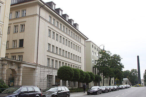...vor wenigen Tagen wurde von dort der Kauf des Münchner Büro-Hauses &bdquo;Palais am Obelisken&ldquo; durchgezogen.