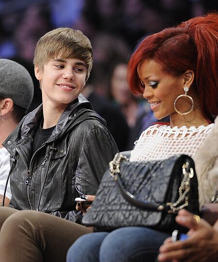 Das Spiel schaute sich Rihanna mit Sitznachbarn Justin Bieber an