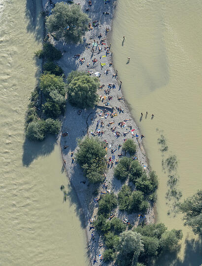 Baden trotz Hochwasser: ein Blick auf den Flaucher.