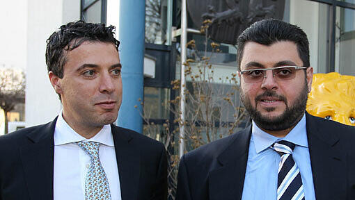 Hamada Iraki (l.) versucht für Hasan Ismaik zu schlichten. Hamada Iraki (l.) versucht für Hasan Ismaik zu schlichten.