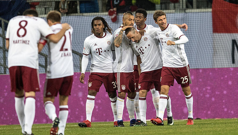 Die Bayern bejubeln das Tor von Franck Ribéry zum 1:0 im Finale des Telekom Cups gegen Mainz 05. Die Bayern bejubeln das Tor von Franck Ribéry zum 1:0 im Finale des Telekom Cups gegen Mainz 05.