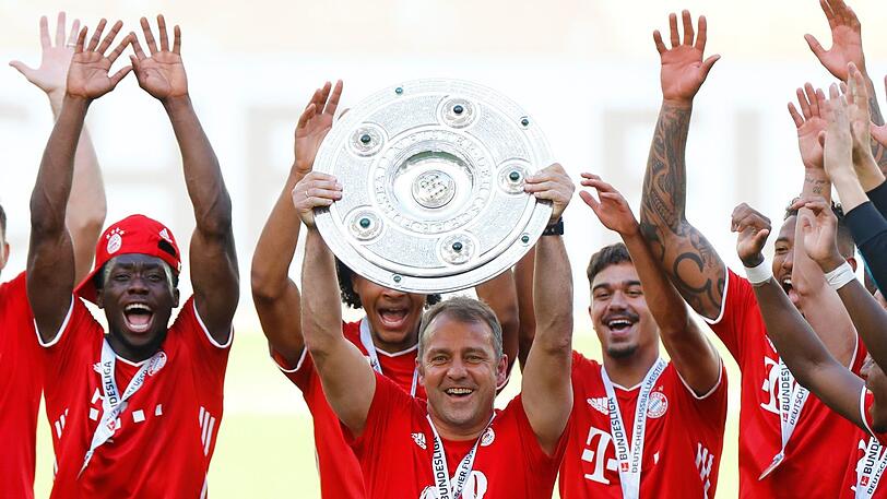 Der Meistermacher: Unter Trainer Hansi Flick kommen die Bayern so richtig ins Rollen. Dem Coach ist der Stolz anzusehen, er sagt aber auch: . "Jetzt liegt unser Fokus auf dem Pokal. Bei Bayern denkt man immer sofort an das nächste Ziel."