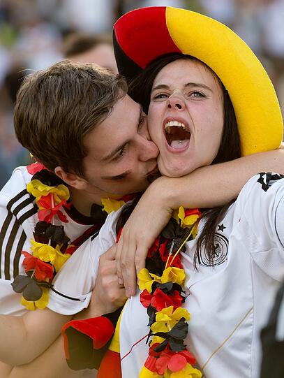 Ob im Stadion in Brasilien oder beim Public Viewing daheim: Die heißesten Fans der WM. Die Bilder!