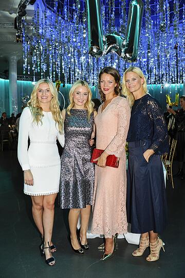 Jana Fischer, Delia Fischer, Jessica Schwarz und Schwester Sandra