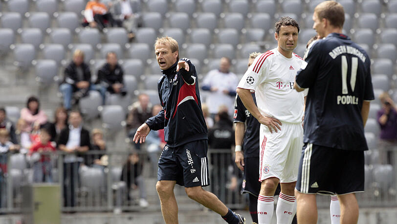 Bei den Bayern einst nicht immer einer Meinung: Jürgen Klinsmann (l) und Mark van Bommel. (Archivbild)