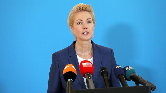 Manuela Schwesig (SPD), Ministerpräsidentin von Mecklenburg-Vorpommern, bei einer Pressekonferenz. (Archivbild)