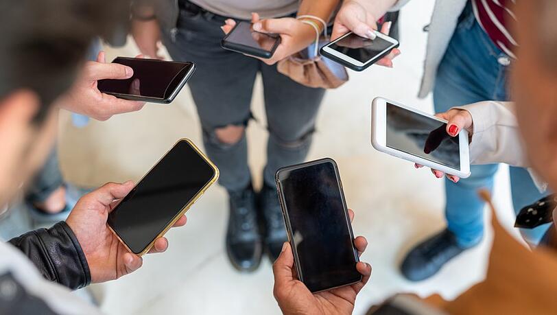 Zahllose verschiedene Handys, ganz wenige Apps: Einige Anwendungen sind für die meisten Handynutzer unverzichtbar.