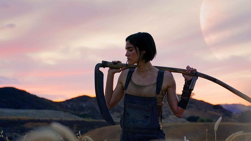 Sofia Boutella spielt in "Rebel Moon" die Kriegerin Kora.