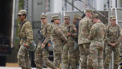 Nationalgardisten aus Texas sind nach Illinois gereist. Ob sie dort auch zum Einsatz kommen, ist unklar.