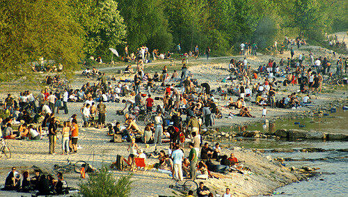 Grillen, wie hier am Münchner Flaucher, birgt Gefahren. Grillen, wie hier am Münchner Flaucher, birgt Gefahren.