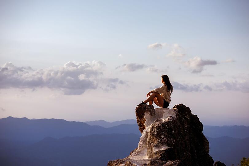 Die Natur stellt uns alles zur Verfügung, was wir brauchen. Genießen Sie die Ruhe bei einem Spaziergang durch den Wald, lassen Sie sich vom Ausblick von einer Bergspitze beeindrucken und von einem Sonnenuntergang sprachlos machen. Spüren Sie die Wärme eines Kaminfeuers. Schauen Sie hoch zu den Sternen. Tipp: Saugen Sie die Schönheit der Erde auf. Nutzen Sie die natürlichen Ressourcen unseres Universums. Die Natur stellt uns alles zur Verfügung, was wir brauchen. Genießen Sie die Ruhe bei einem Spaziergang durch den Wald, lassen Sie sich vom Ausblick von einer Bergspitze beeindrucken und von einem Sonnenuntergang sprachlos machen. Spüren Sie die Wärme eines Kaminfeuers. Schauen Sie hoch zu den Sternen. Tipp: Saugen Sie die Schönheit der Erde auf. Nutzen Sie die natürlichen Ressourcen unseres Universums.