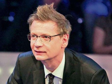 Neuer Trend? Günther Jauch bei "Wer wird Millionär?" mit Irokesen Frisur.
