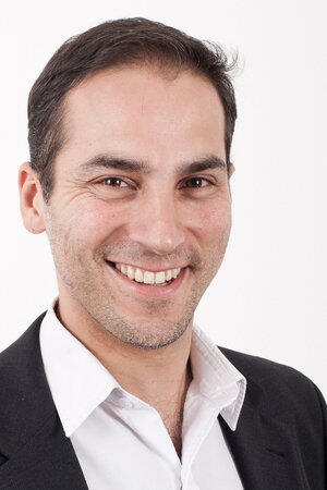 Ist Anwalt, könnte aber auch Model sein: Randhir Dindoyal (39) will für die FDP ins Stadtparlament.