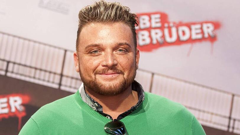 Menowin Fröhlich hat seine Freundin Senay Ak geheiratet Menowin Fröhlich hat seine Freundin Senay Ak geheiratet