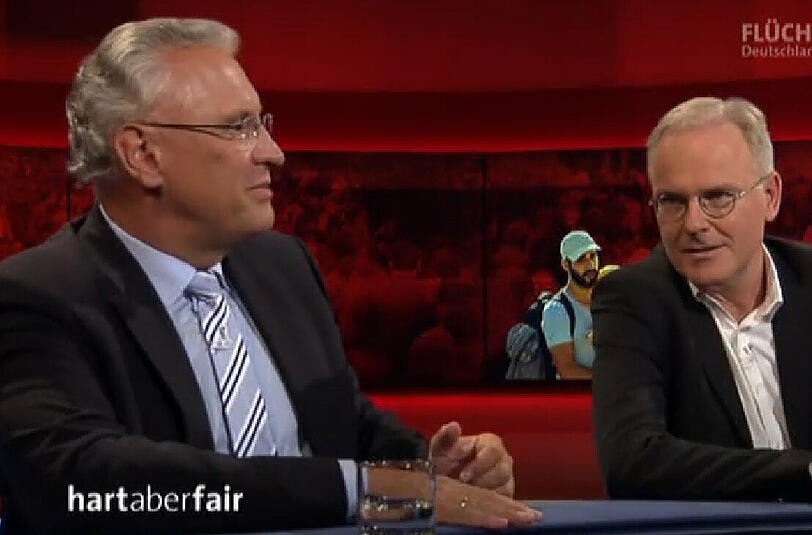 Sehr zum Erstaunen von Focus-Chefredakteur Ulrich Reitz (r.) erfreute sich Bayerns Innenminister Joachim Herrmann (l.) bei "Hart aber fair" über den "Neger" Roberto Blanco.