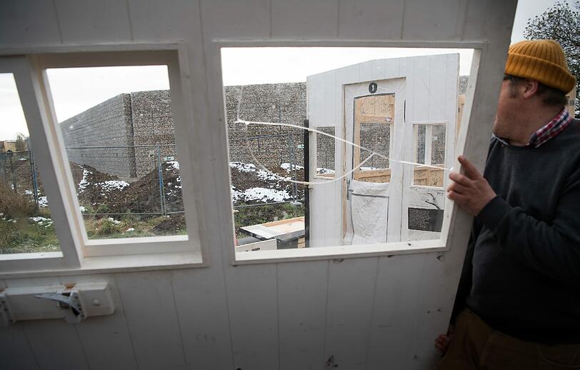 Bilder von der Satireaktion "Checkpoint Ali"