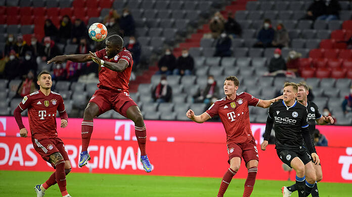 Lucas Hernández, Dayot Upamecano und Benjamin Pavard im Einsatz gegen Bielefeld.