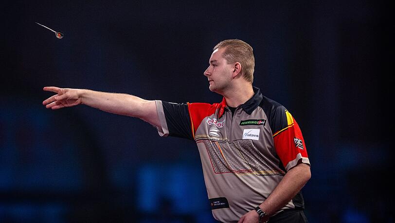 Dimitri van den Bergh setzte sich gegen Krzysztof Ratajski mit 4:1 durch.