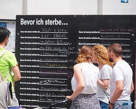 Mit Kreide darf hier jeder ausfüllen - oder nur lesen.