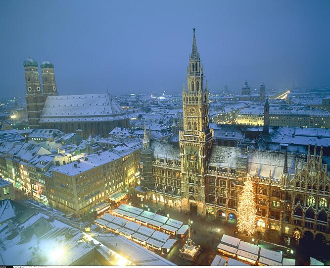 Weiße Weihnachten wie hier am Marienplatz sind einfach schön. Ob sich auch dieses Jahr solche Bilder machen lassen?