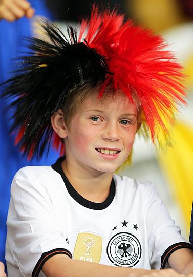 Die deutschen Fans feiern die Mannschaft in Lille. Hier gibt's die besten Bilder.