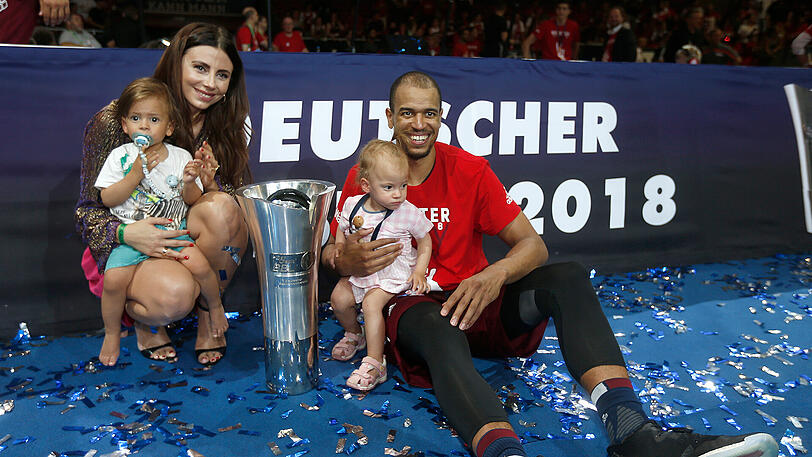 16. Juni 2018: Die Basketballer des FC Bayern feiern das Double aus Meisterschaft und Pokal.