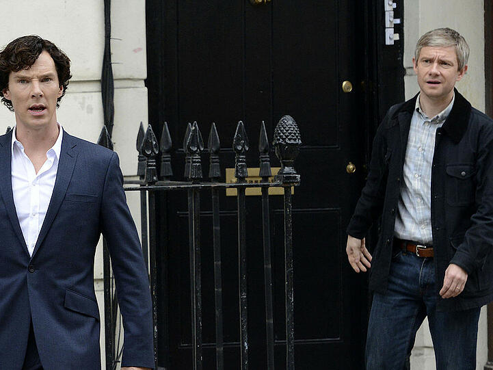 Benedict Cumberbatch (l.) und Martin Freeman am Set von "Sherlock"